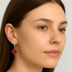 Modelde takılı toptan yonca çelik sallantılı küpe